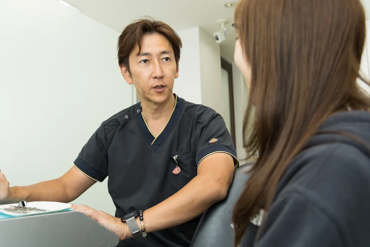 患者さまのお悩みをうかがうカウンセリングの様子
