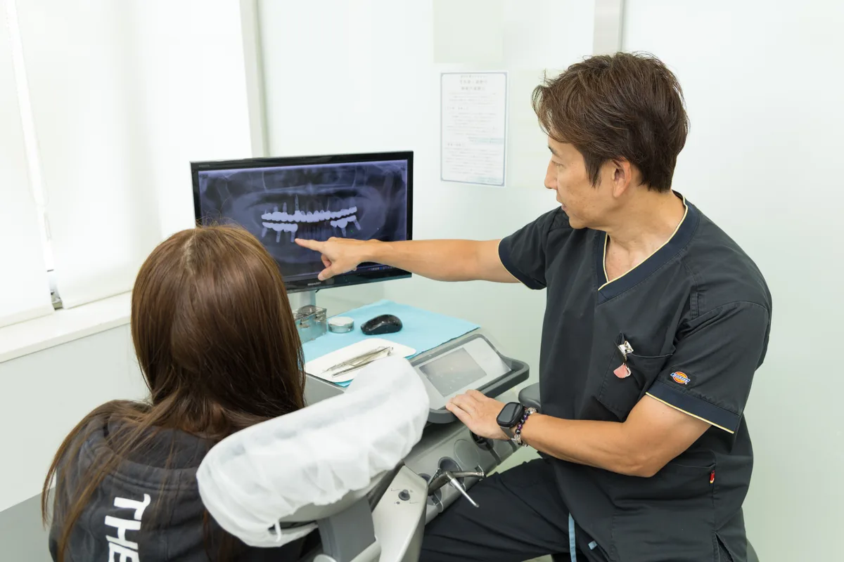 院長が患者さまに説明するシーン